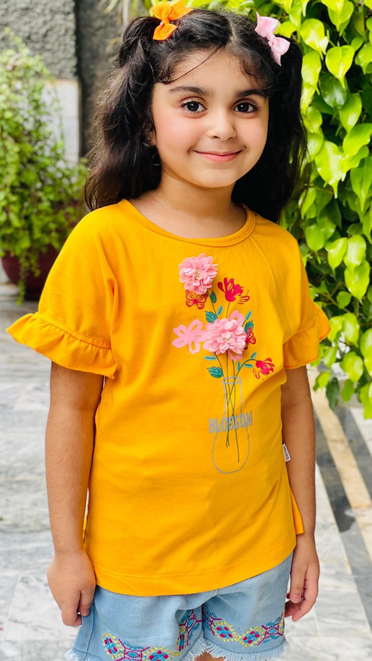 T-shirt With Embossed Flowers For Girls Half Sleeves Yellow