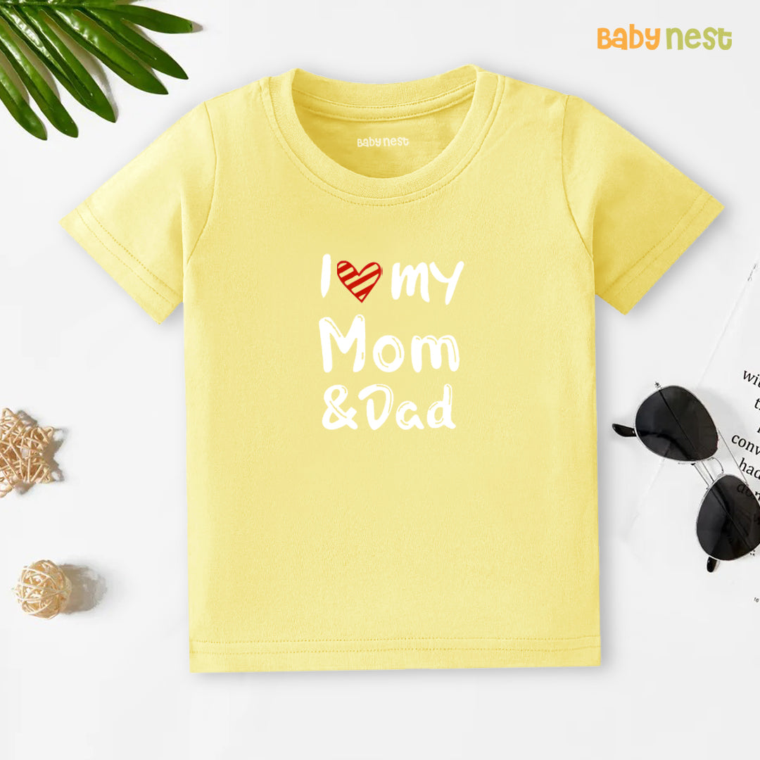 Half Sleeves T-shirt with I Love My Mom & Dad Print