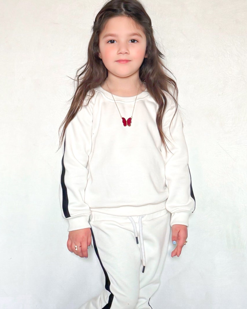 Cozy Fleece White Sweatshirt & Sweatpants Set - Active Winter Set