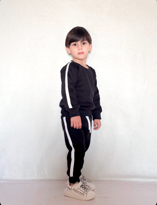 Cozy Fleece Black Sweatshirt & Sweatpants Set - Active Winter Set