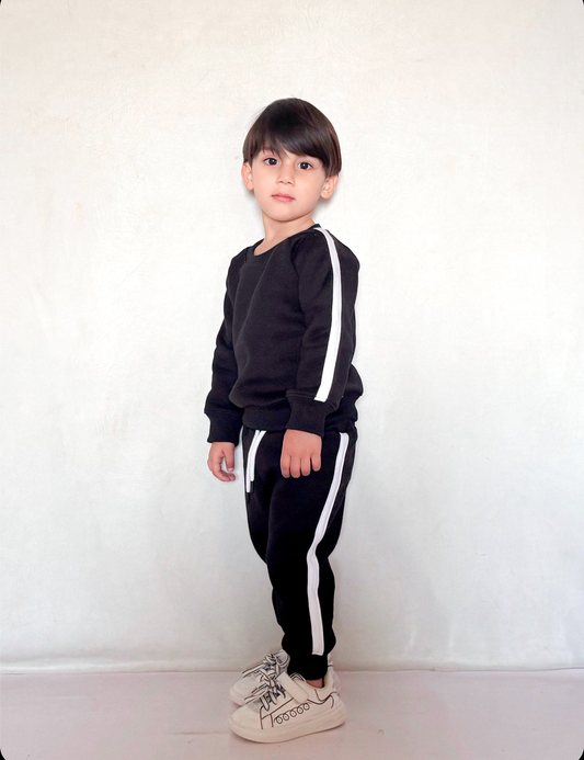 Cozy Fleece Black Sweatshirt & Sweatpants Set - Active Winter Set